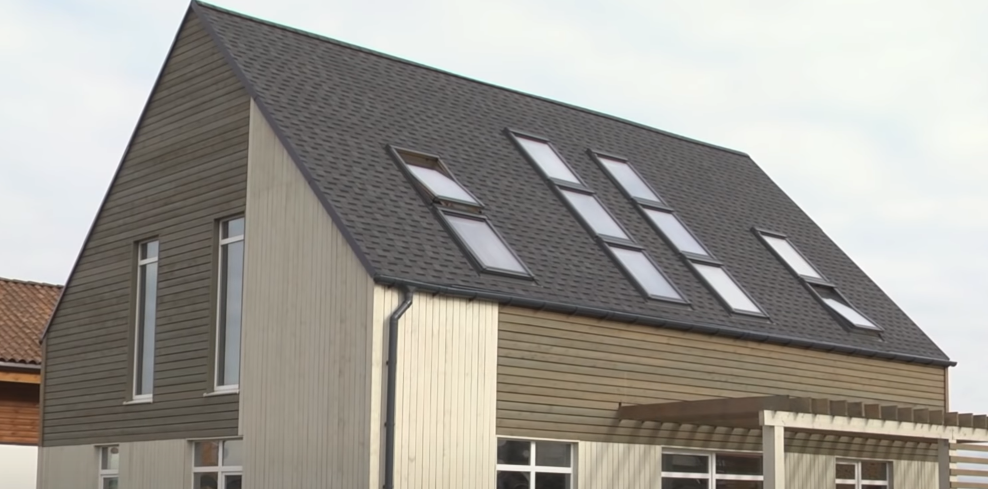 Мансардные окна купить в Москве